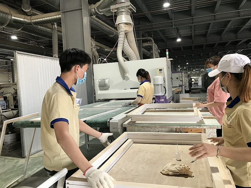 If the VAT refund status prolongs without solutions, the Vietnam Timber and Forest Products Association proposes to remove the 10% tax on this item. Photo: NT