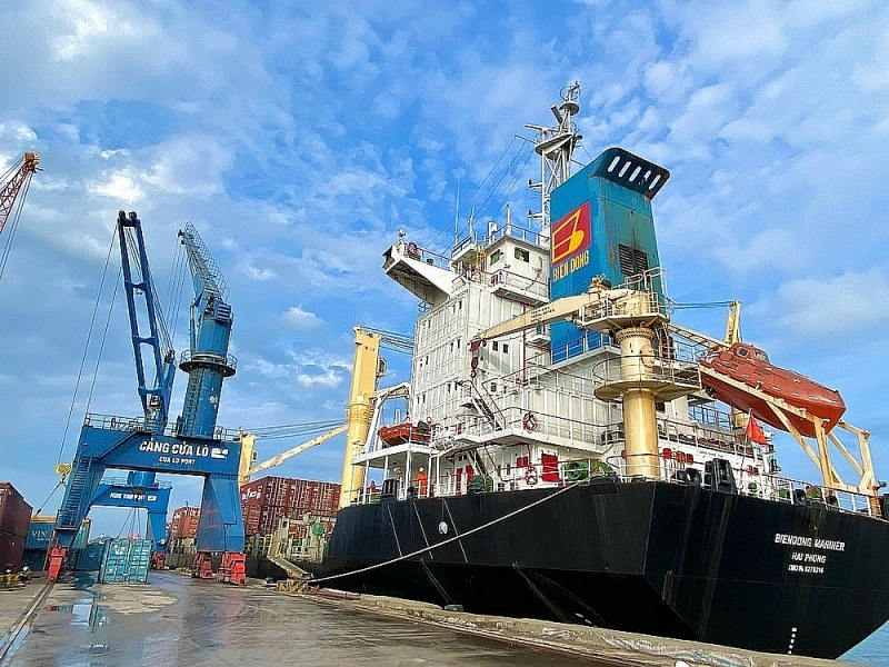 The international container ship BIENDONG MARINER docked at Cua Lo Port to Port Klang (Malaysia) - Kolkata (India) - Chittagong (Bangladesh) on the morning of September 22, 2022. Photo: Thu Huyen