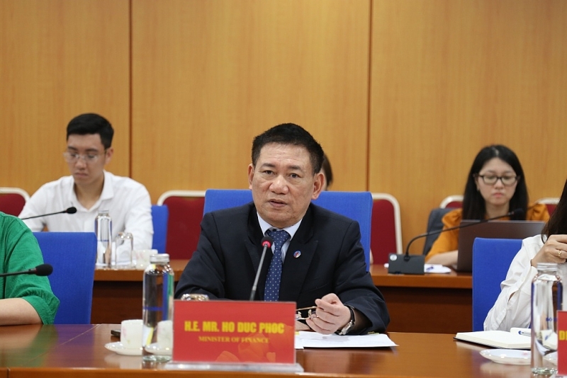 Minister of Finance Ho Duc Phoc speaks at the meeting.