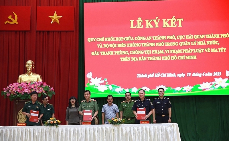 Leaders of the three units signed a regulation on coordination in drug prevention.