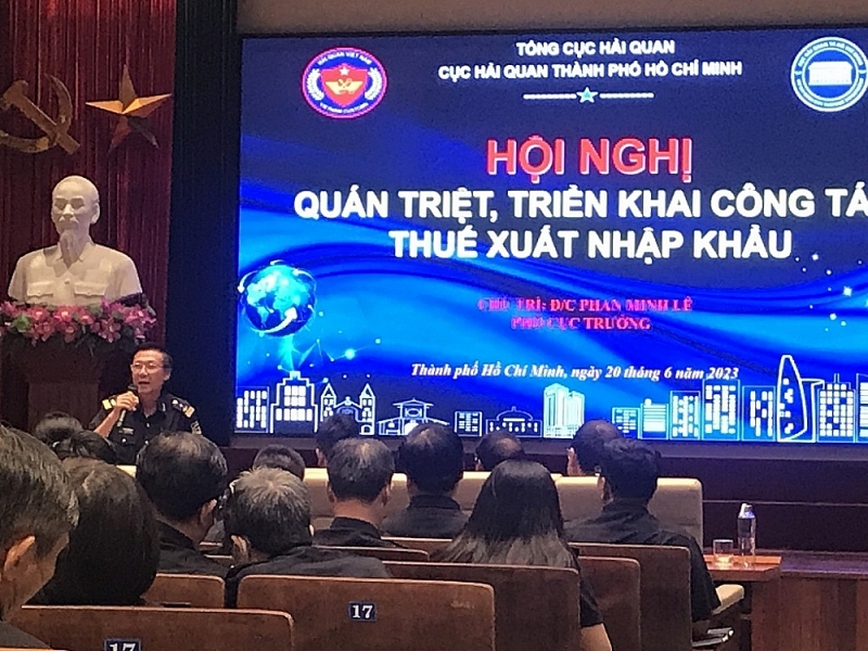 Deputy Director of Ho Chi Minh City Customs Department Phan Minh Le speaks at the conference.