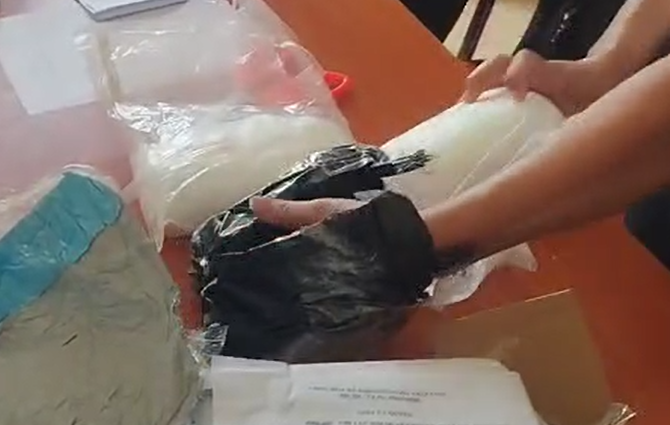 Nearly 1,800 grams of methamphetamine transported by express delivery from the US to Vietnam