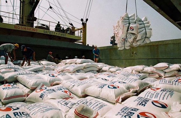 Rice exporters benefit from rising prices hinh anh 2