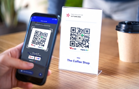 Mobile phone, QR code payments soar in popularity