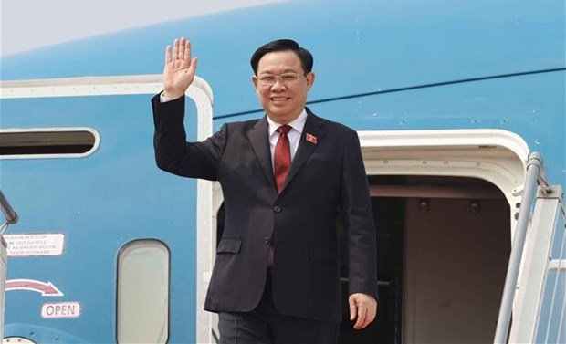 National Assembly Chairman arrives in Jakarta hinh anh 1