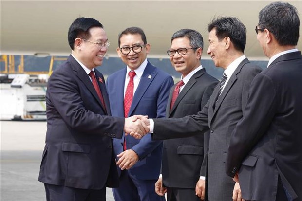 National Assembly Chairman arrives in Jakarta hinh anh 2