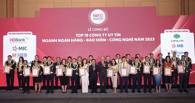 Vietnam Report announces Top 10 prestigious banks, insurance, digital companies hinh anh 1