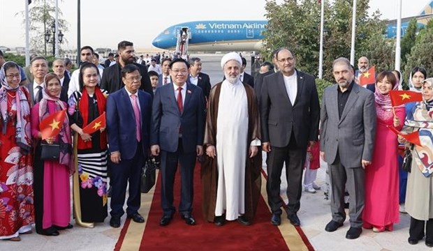 NA Chairman begins official visit to Iran hinh anh 1