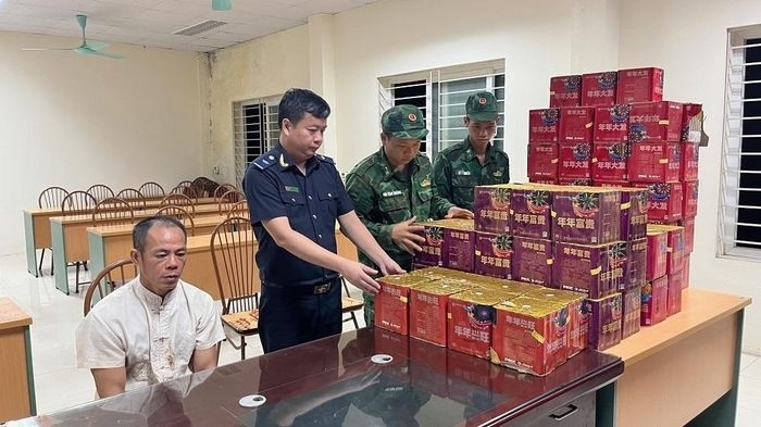 Bat Xat Customs arrests about 168 kg of firecrackers