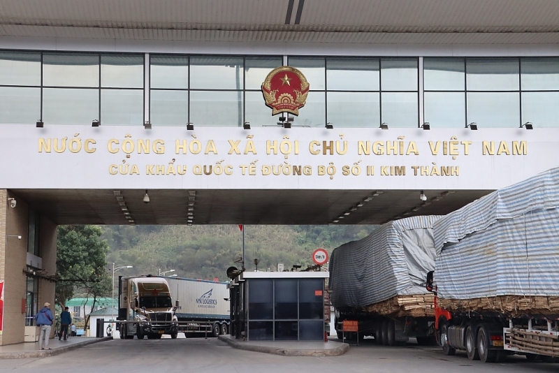 Trade turnover through Lao Cai Customs Department plunges year-on-year. Photo: T.Binh