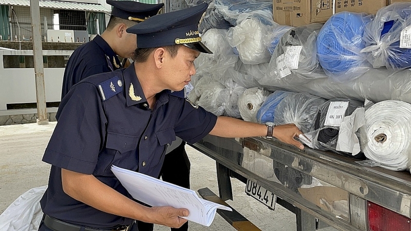 Operations at Thuy An Customs Branch (Thua Thien Hue Customs Department). Photo: N.Linh