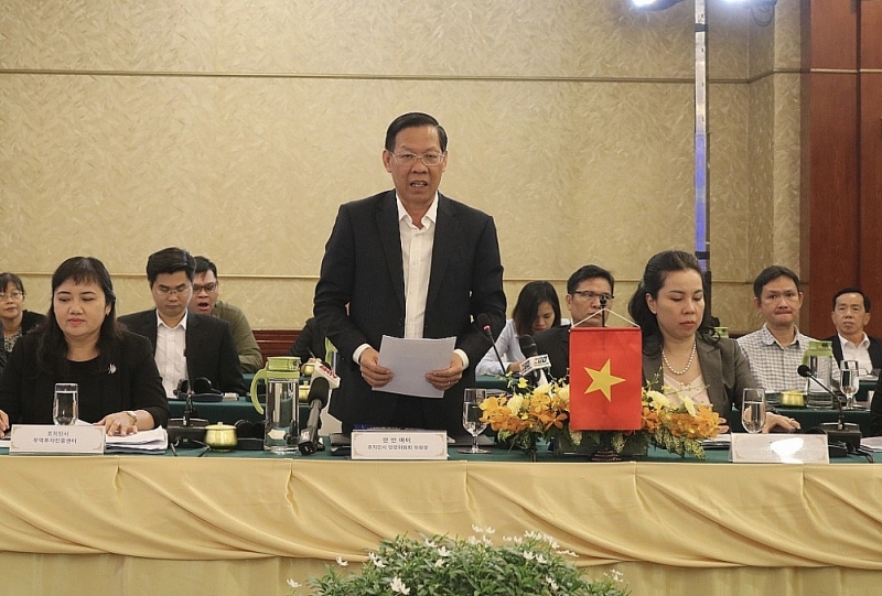 Chairman of the People’s Committee of Ho Chi Minh city speaks at the conference. Photo: T.H