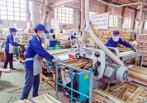 Wood enterprises step up trade promotion due to lack of orders hinh anh 1