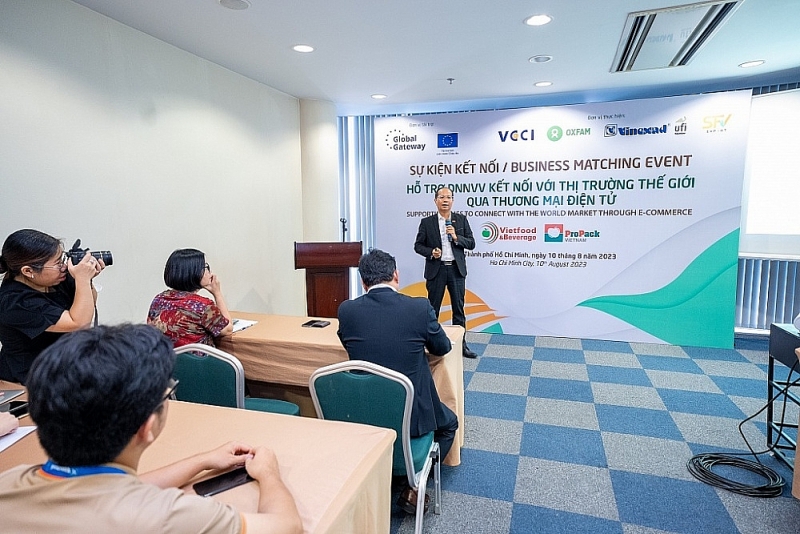 Experts emphasized that e-commerce is a useful opportunity for small and medium enterprises to connect to the international market.