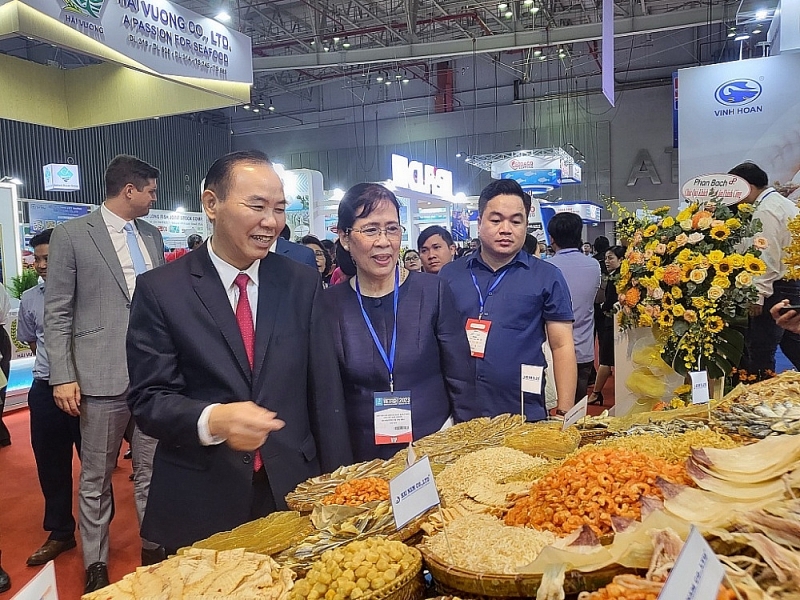 Seafood enterprises look for opportunities at the international seafood exhibition just held on August 23, 2023. Photo: T.H