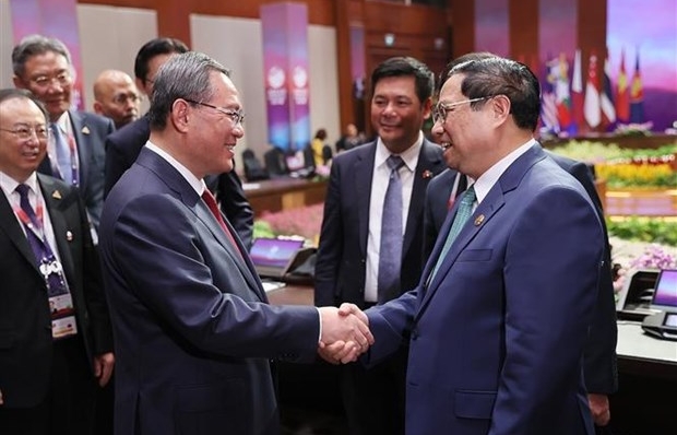 Vietnamese PM meets Chinese counterpart in Indonesia