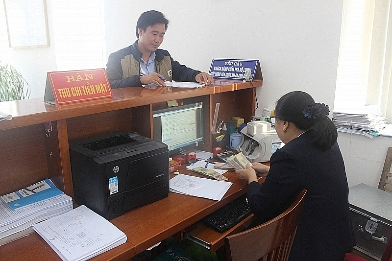 It is vital to improve the quality of customer service in payment transactions of the State Treasury system. Photo: Thuy Linh