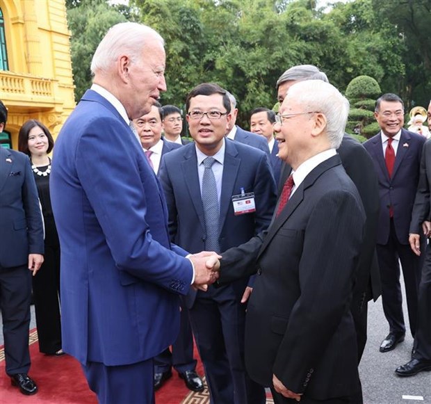 Party leader chairs official welcome ceremony for US President hinh anh 1