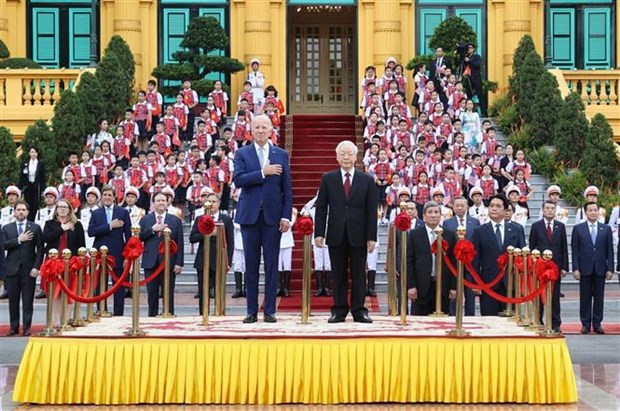 Party leader chairs official welcome ceremony for US President hinh anh 2