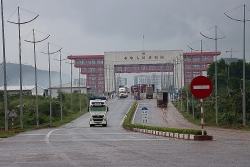 820 enterprises go through customs procedures across Mong Cai International Border Gate
