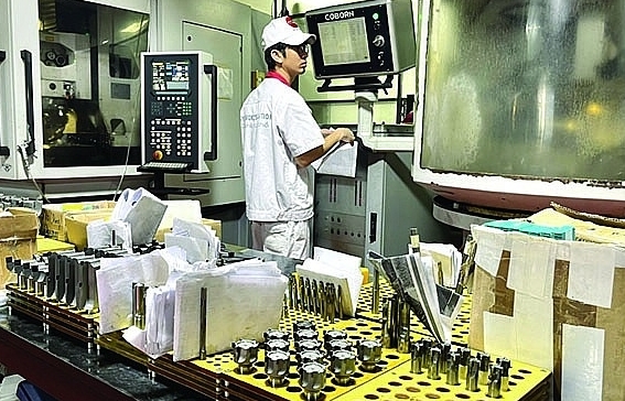 What does the report evaluating the 500 largest private enterprises in Vietnam show?