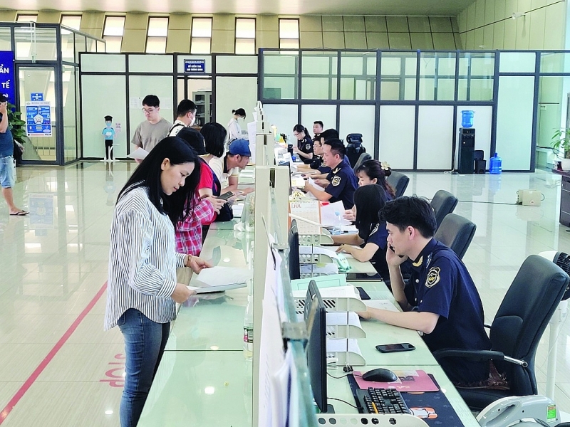Ministry of Finance abolishes 33 procedures and issues 3 new ones in tax, customs and price. Photo: H.Nu