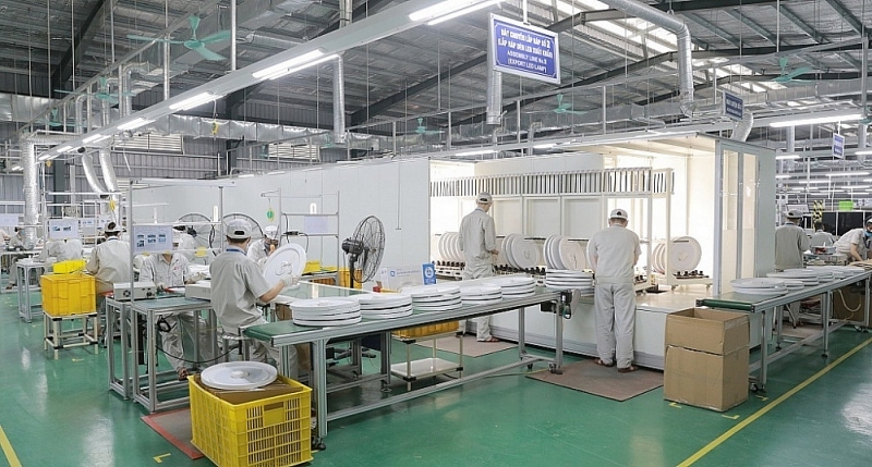 Rang Dong's assembly line for LED products exported to the US market. Photo: Internet.