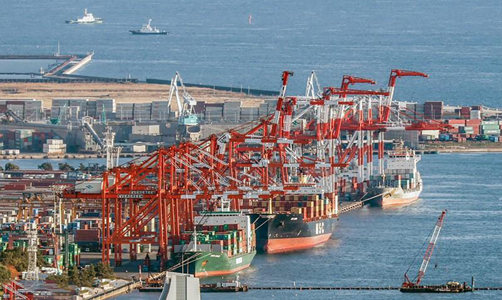 AEO can help businesses benefit from trade facilitation. In the photo: Tokyo Port, Japan. Photo: Collected