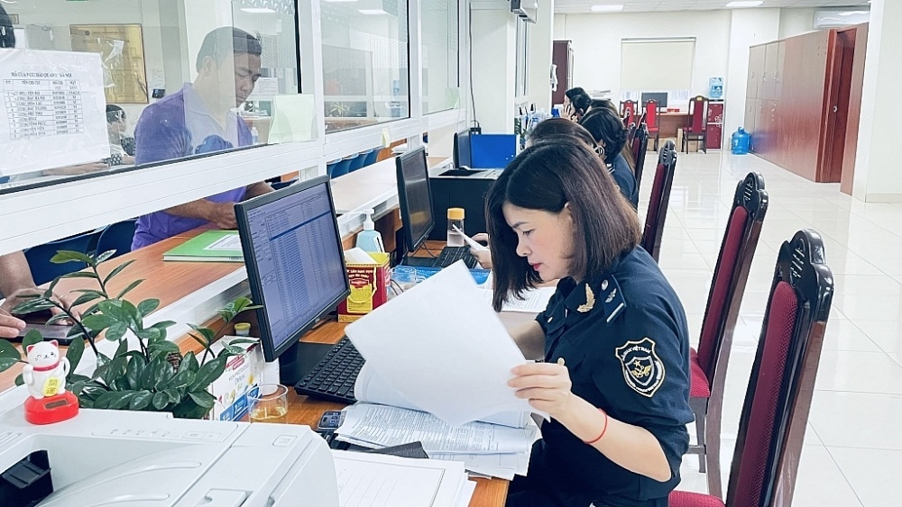Hanoi Customs makes great efforts to collect revenue