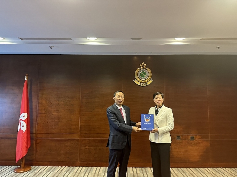 Director General of Vietnam Customs Nguyen Van Can and Ms. Ho Pui Shan, Directorate of Hong Kong Customs and Excise (China). Photo: General Department of Customs.