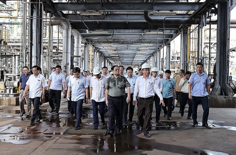 Prime Minister Pham Minh Chinh and leaders of the State Capital Management Committee at Enterprises visited and inspected the operations of Ninh Binh Fertilizer Factory in August 2022.