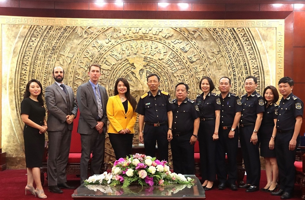 Continue close cooperation between Vietnam and US Customs