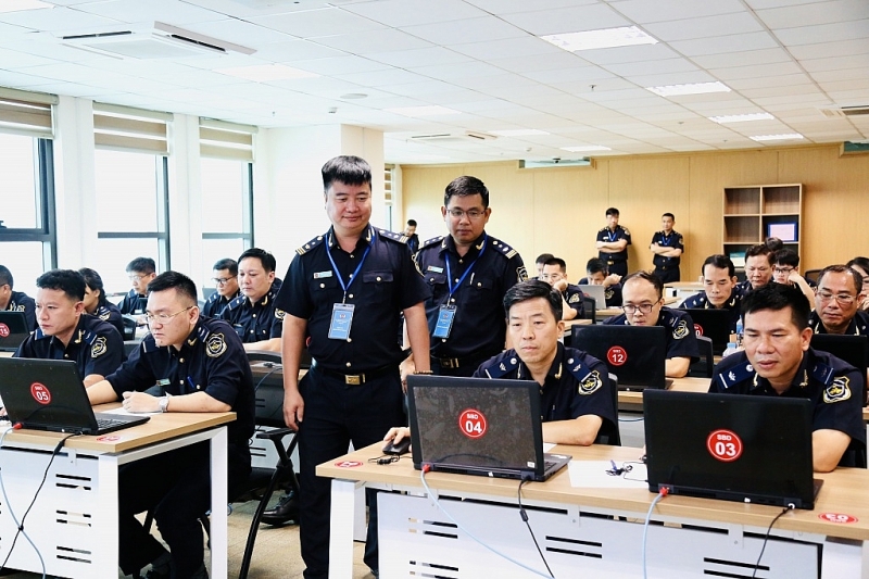 A capacity assessment examination at the customs officials who do not hold leadership position at Quang Ninh Customs Department.