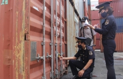 10 containers of imported wood at port are not delivered