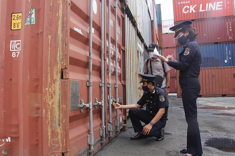 10 containers of imported wood at port are not delivered