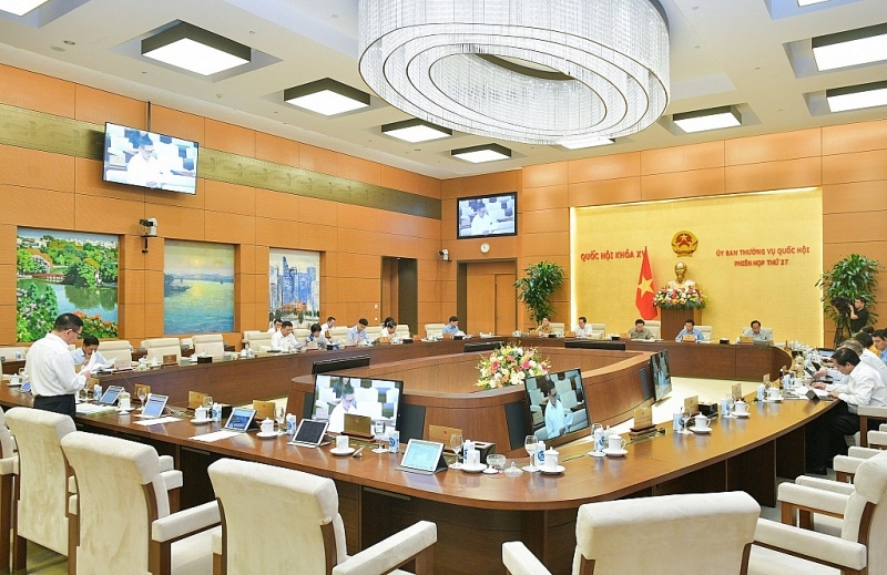 VCN - On October 17, 2023, the National Assembly (NA) Standing Committee considered adding the 2023 State budget recurent spending estimates for ministries, central agencies, and localities. Vice Chairman of the National Assembly Nguyen Duc Hai chaired th