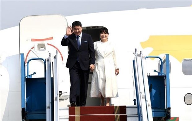 Mongolian President begins State visit to Vietnam hinh anh 1