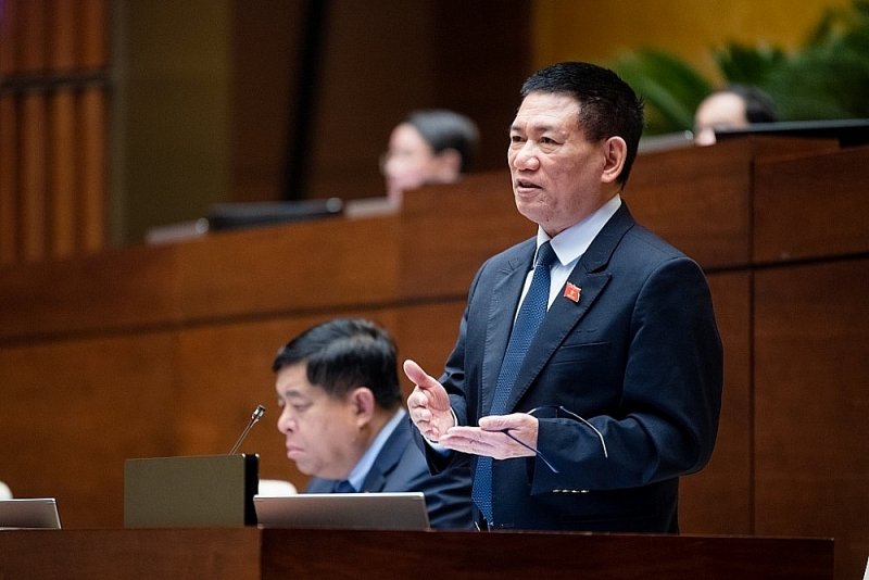 The Minister of Finance said that it is necessary to improve the legal framework on public investment. Photo: Quochoi.vn