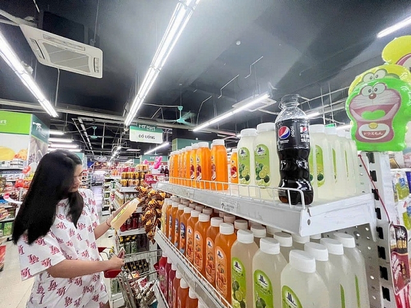 The drafting agency proposed to research, supplement special consumption tax and increase special consumption tax on products that are not beneficial to health. Photo: H.Anh