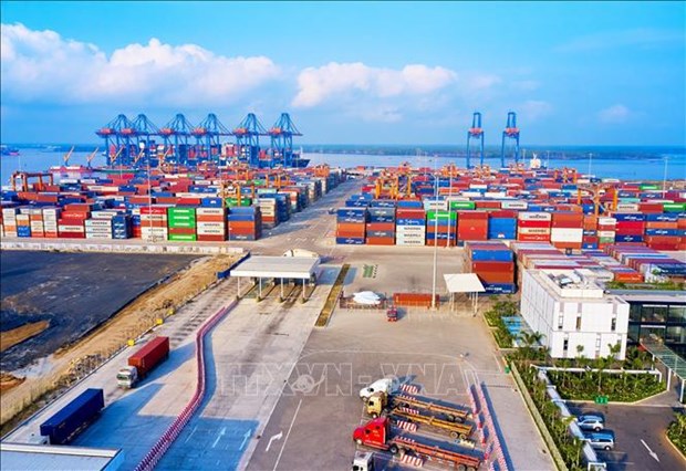 Navigating the headwinds, exports resume growth pace hinh anh 1