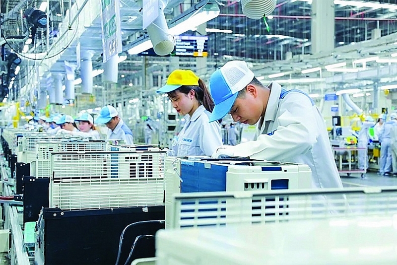 Vietnamese businesses need to improve their competitiveness and proactively keep pace with the trend of reshaping the global supply chain. Source: Internet.