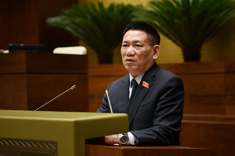 Under the authorization of the Prime Minister, the Minister of Finance presented the Government's proposal on VAT reduction. Photo: Quochoi.vn