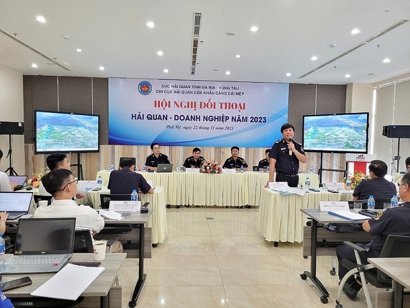 Director of Ba Ria - Vung Tau Customs Department Nguyen Truong Giang speaks at the conference.