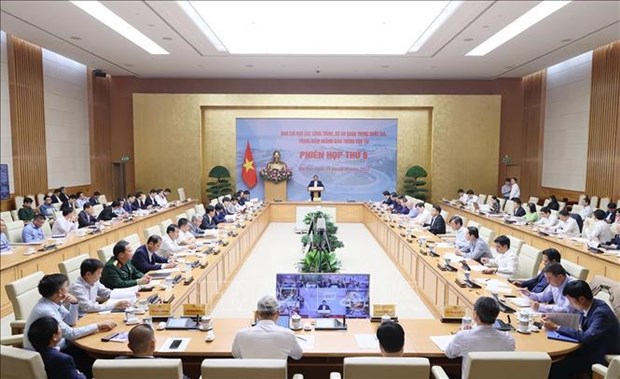 PM urges removing bottlenecks to key transport projects hinh anh 1