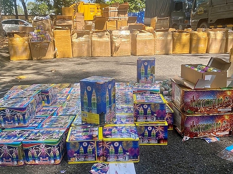 3 tons of illegal fireworks were seized by Ho Chi Minh City Police on November 18, 2023