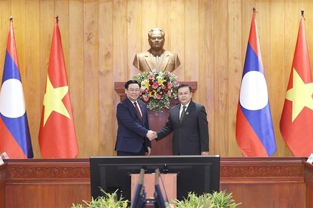 Vietnamese, Lao NA leaders hold talks in Vientiane hinh anh 1
