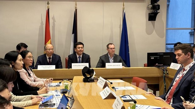 Vietnam attends France trade, investment forum hinh anh 2
