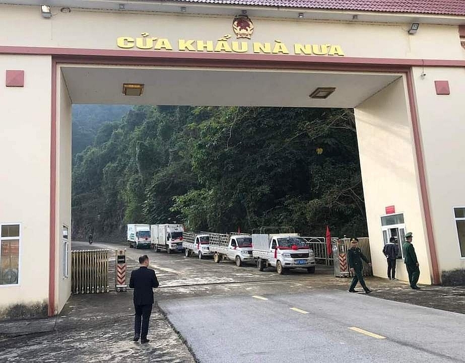 Officially resumes customs clearance at Na Nua - Na Hoa Border gate pair