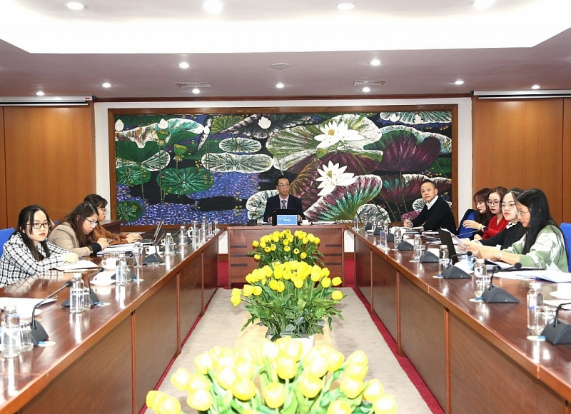 Scene of the dialogue at the bridge of the Ministry of Finance of Vietnam.