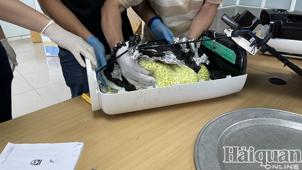 About 70% of drugs seized by Noi Bai Customs transported from the EU